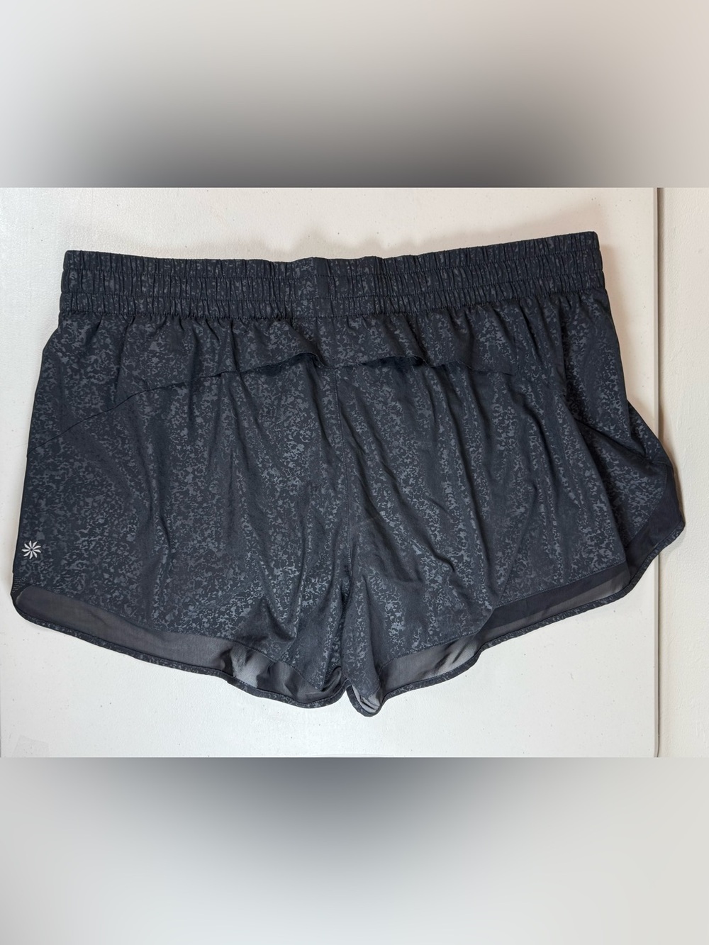 Athleta Mesh Racer Run Mid Rise 4" Short size XL